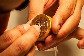 无锡欧米茄手表为什么不戴就不走了